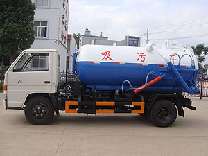 吸污车